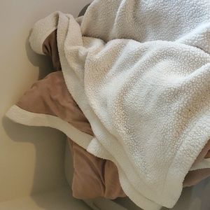 Sherpa fleece throw